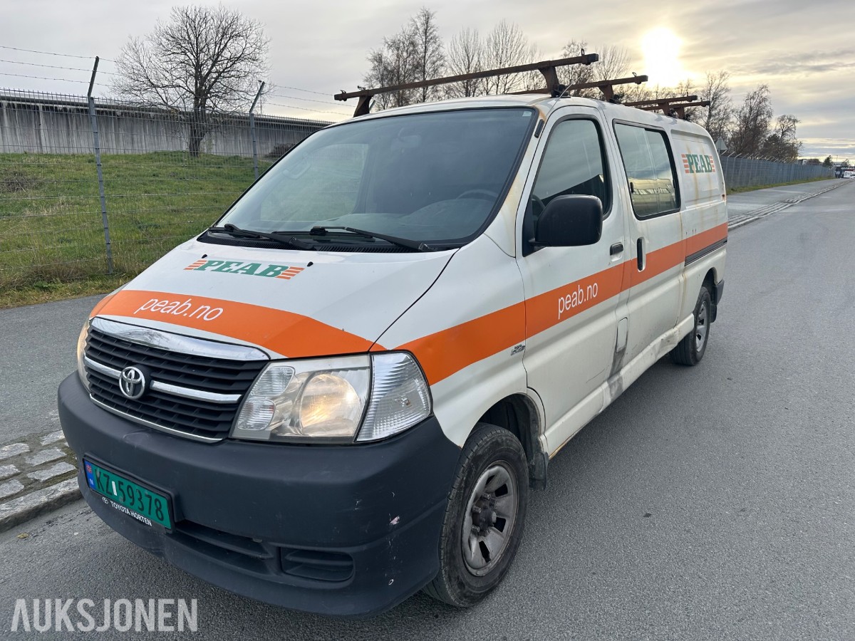 2012 TOYOTA HIACE 4WD 117HK HENGERFESTE TAKSTATIV