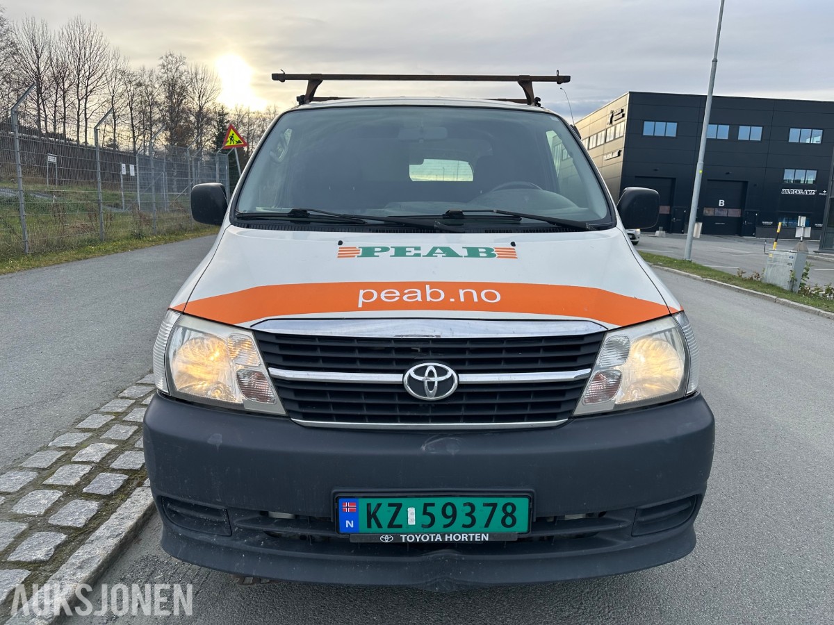 2012 TOYOTA HIACE 4WD 117HK HENGERFESTE TAKSTATIV