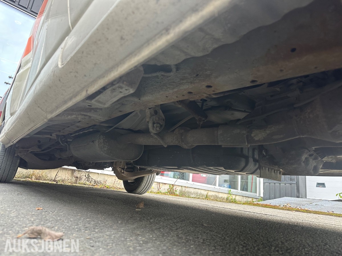 2012 TOYOTA HIACE 4WD 117HK HENGERFESTE TAKSTATIV
