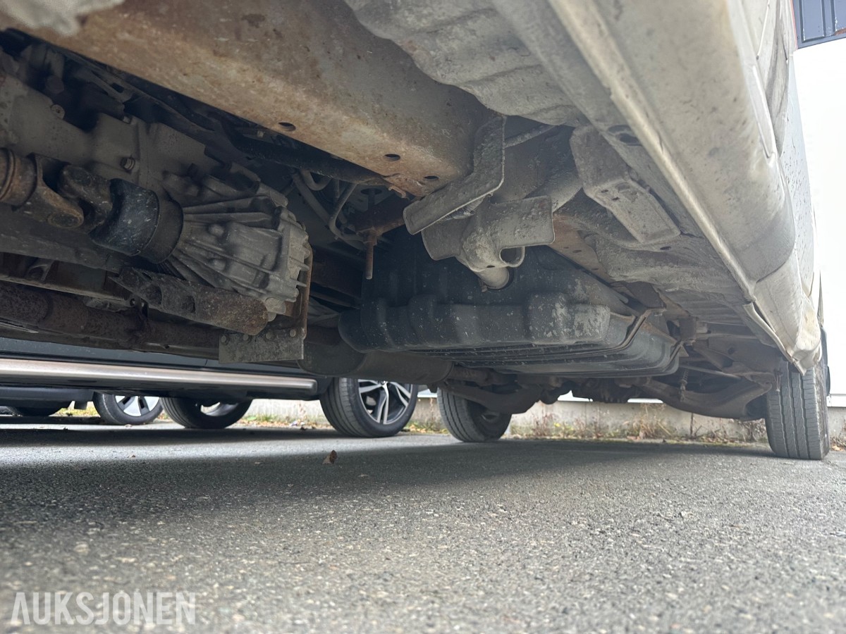 2012 TOYOTA HIACE 4WD 117HK HENGERFESTE TAKSTATIV