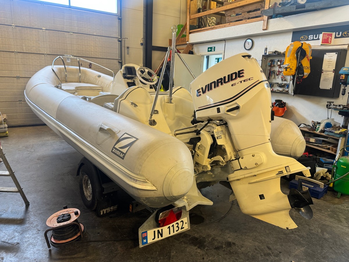 Zodiac YACHT LINE 470 DL RIB /m 75HK Evinrude med 2017 Tysse båthenger