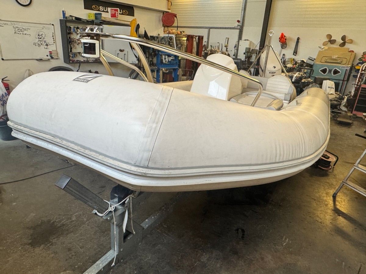 Zodiac YACHT LINE 470 DL RIB /m 75HK Evinrude med 2017 Tysse båthenger