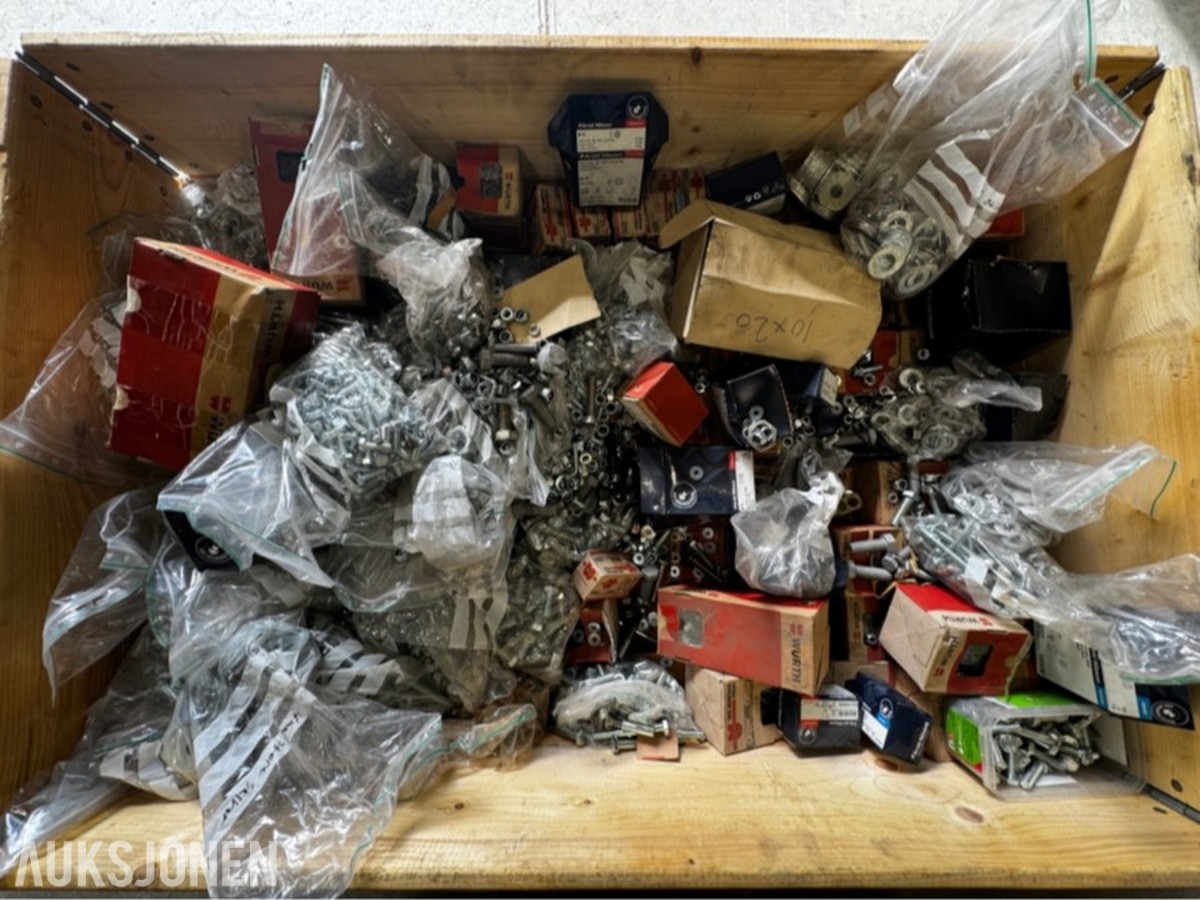 1 palle med diverse festemateriell - bolter, muttere, skiver mm - 400 kg