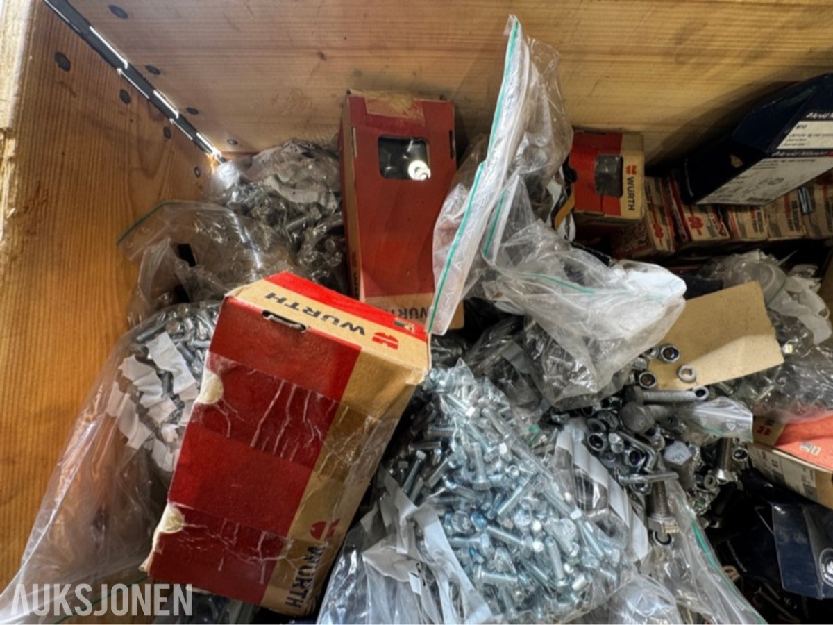 1 palle med diverse festemateriell - bolter, muttere, skiver mm - 400 kg