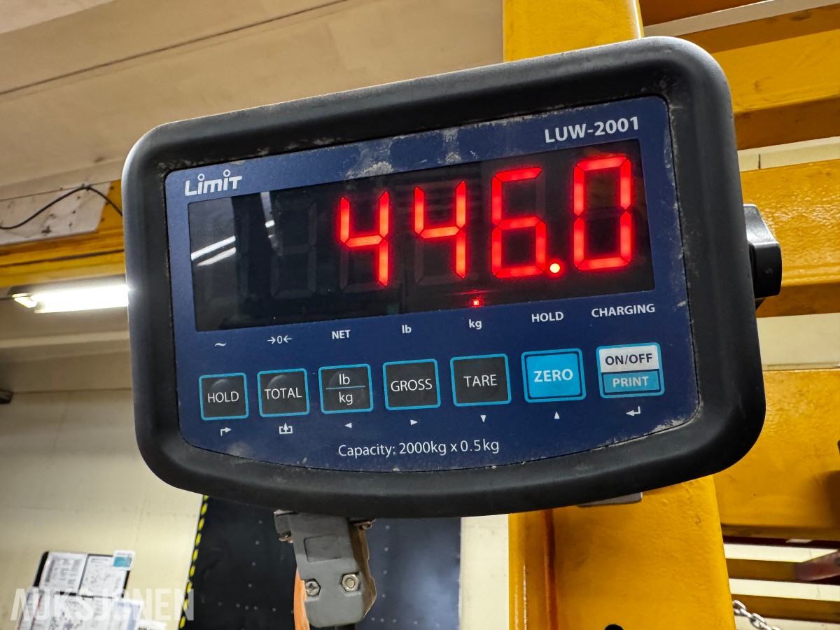 1 palle med diverse festemateriell - bolter, muttere, skiver mm - 400 kg