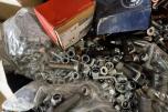 1 palle med diverse festemateriell - bolter, muttere, skiver mm - 400 kg