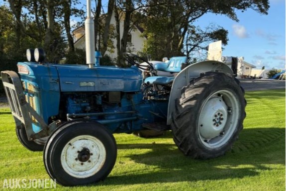 1972 FORD SUPER DEXTA - MVA FRI TRAKTOR