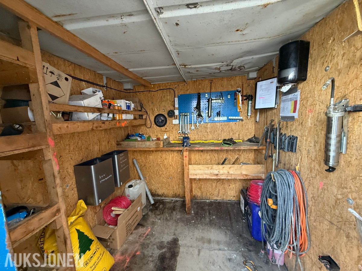 8 Fots container med verktøy/utstyr