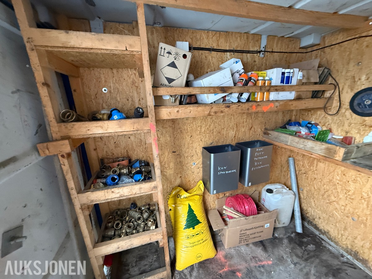 8 Fots container med verktøy/utstyr