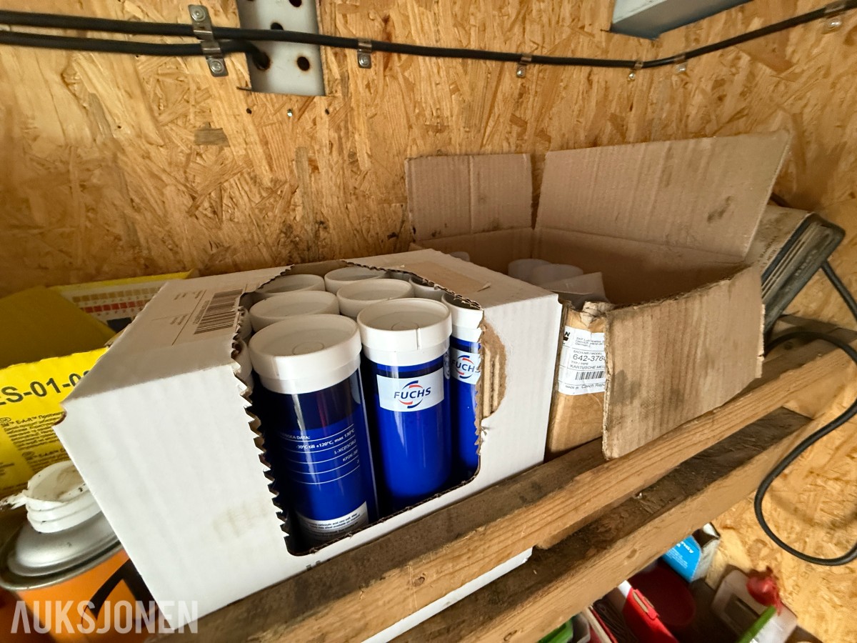 8 Fots container med verktøy/utstyr