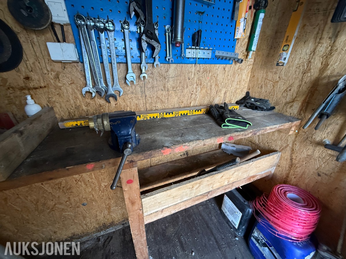 8 Fots container med verktøy/utstyr