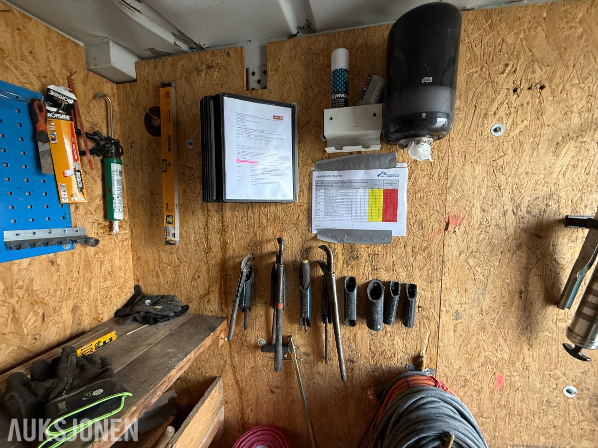 8 Fots container med verktøy/utstyr