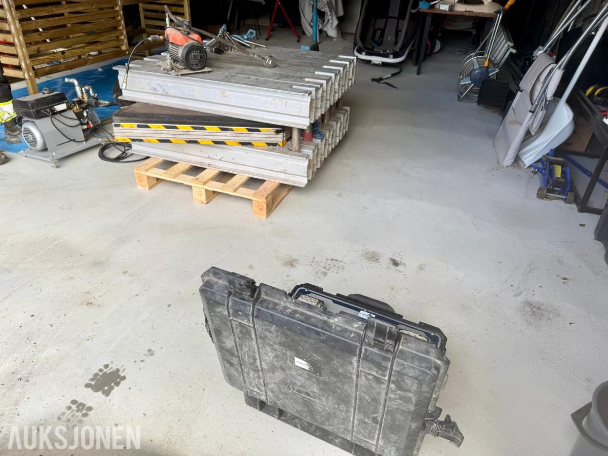 German B.T.  vulkaniseringspresse for transportbånd med styringsenhet