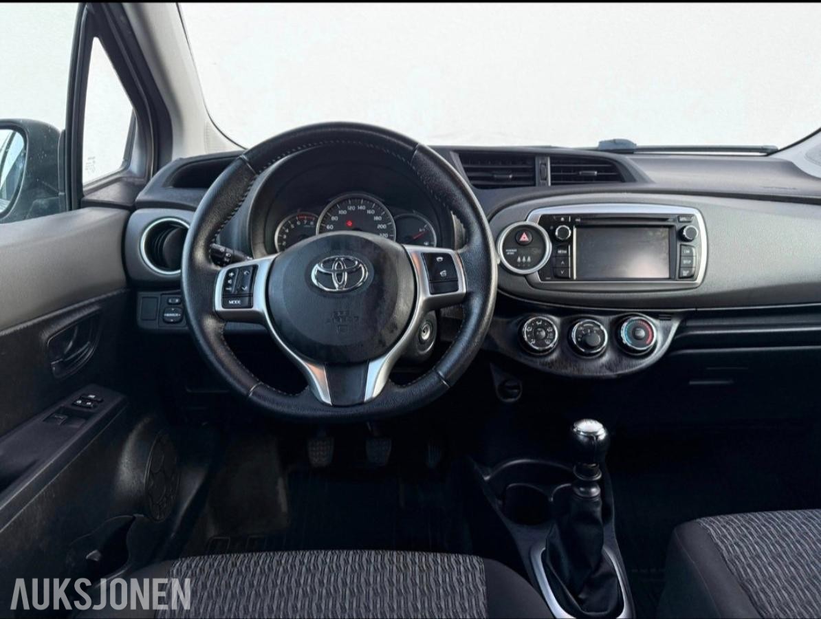 2013 Toyota Yaris 1.3 99hk HUD RYGGEKAMERA  KUN   92000km S+V DEKK