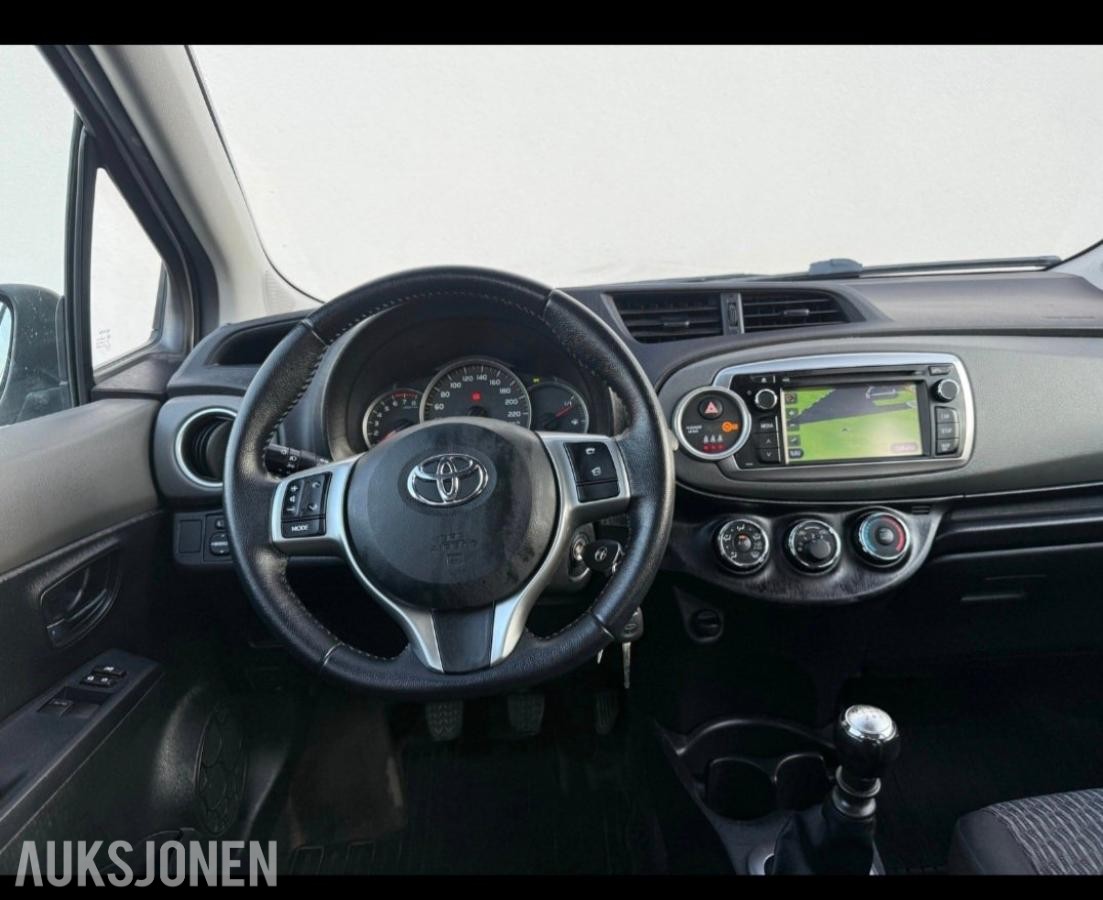 2013 Toyota Yaris 1.3 99hk HUD RYGGEKAMERA  KUN   92000km S+V DEKK
