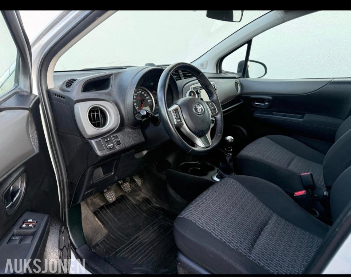 2013 Toyota Yaris 1.3 99hk HUD RYGGEKAMERA  KUN   92000km S+V DEKK