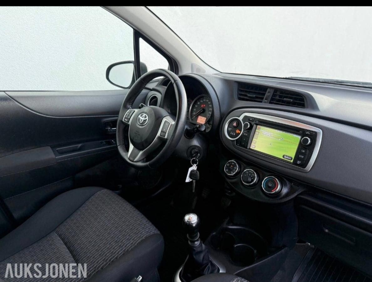 2013 Toyota Yaris 1.3 99hk HUD RYGGEKAMERA  KUN   92000km S+V DEKK