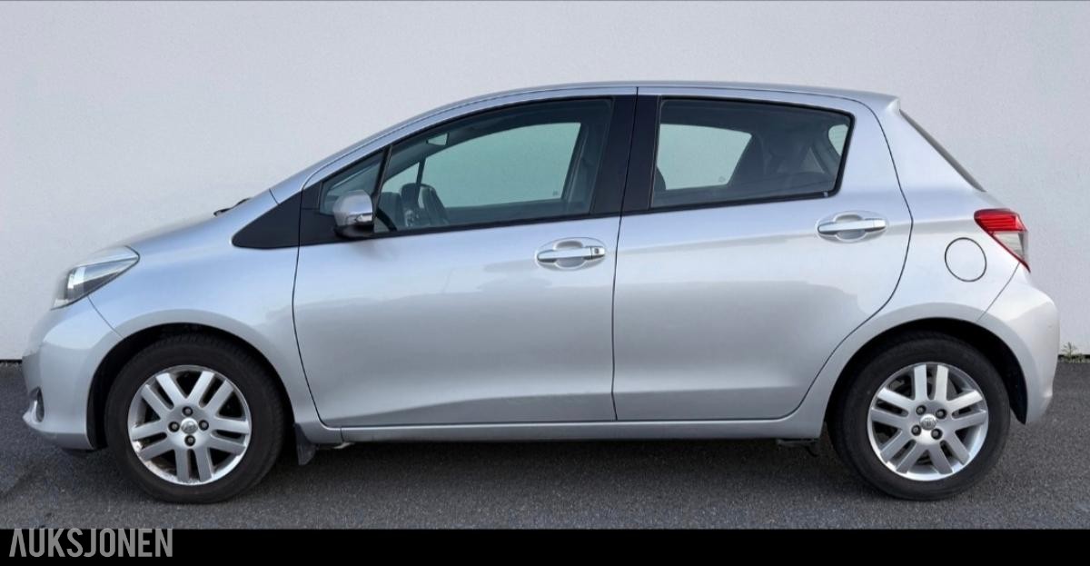 2013 Toyota Yaris 1.3 99hk HUD RYGGEKAMERA  KUN   92000km S+V DEKK