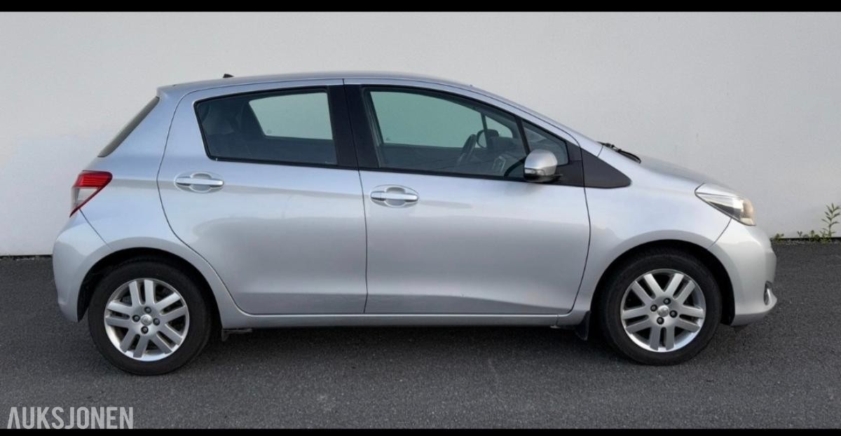 2013 Toyota Yaris 1.3 99hk HUD RYGGEKAMERA  KUN   92000km S+V DEKK