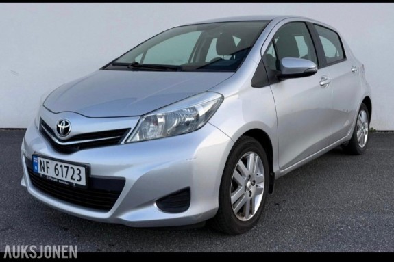 2013 Toyota Yaris 1.3 99hk HUD RYGGEKAMERA  KUN   92000km S+V DEKK