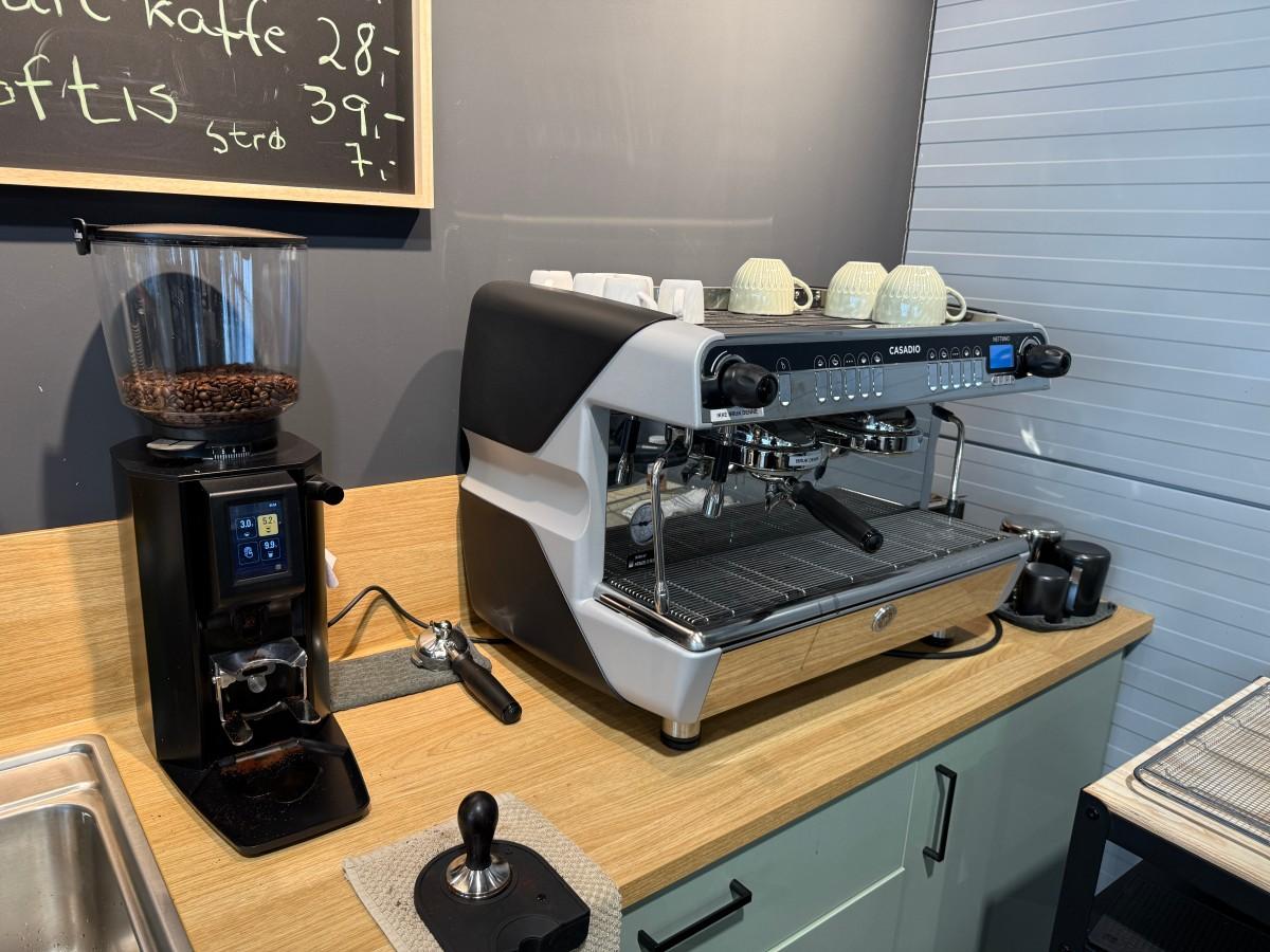 2026 Casadio Nettuno A/2 2-gruppers espressomaskin med Anfim Luna kaffekvern