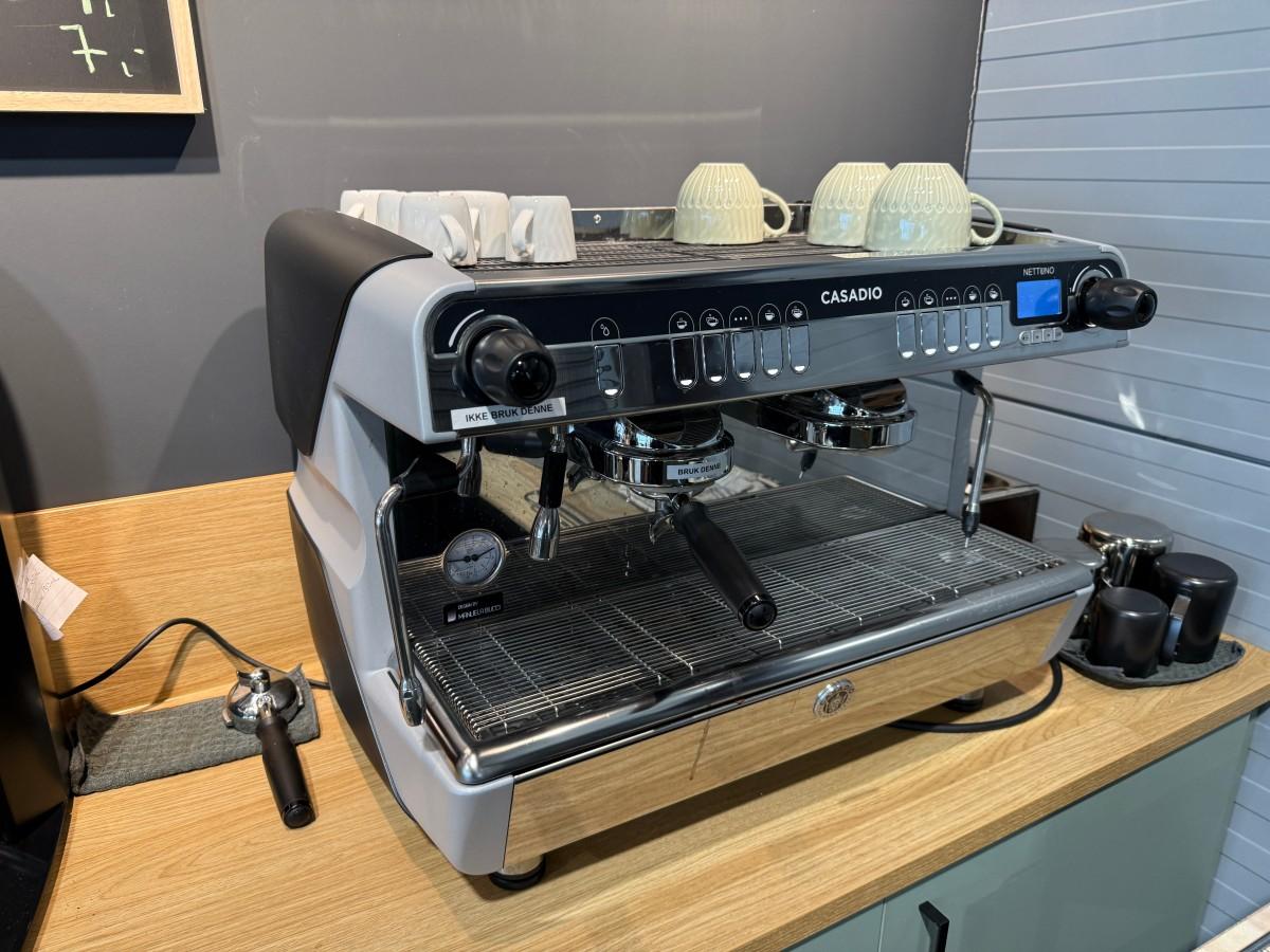 2026 Casadio Nettuno A/2 2-gruppers espressomaskin med Anfim Luna kaffekvern