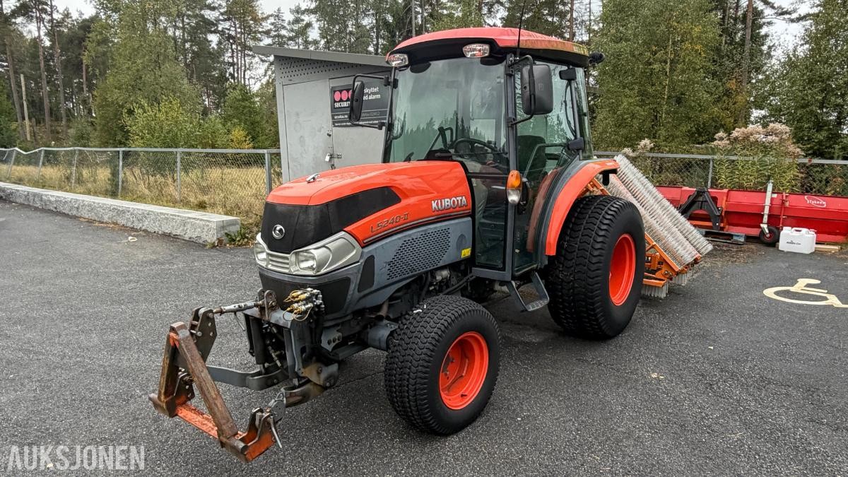 2018 Kubota L5240-II Traktor, HST, Tokvam skjær, 749 t