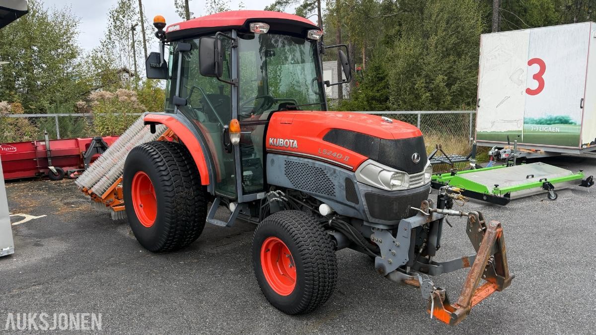 2018 Kubota L5240-II Traktor, HST, Tokvam skjær, 749 t