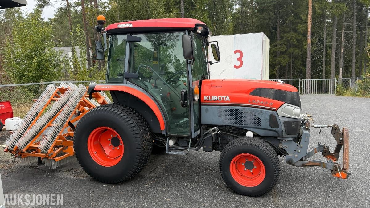 2018 Kubota L5240-II Traktor, HST, Tokvam skjær, 749 t