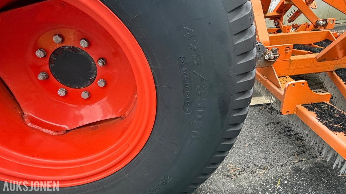 2018 Kubota L5240-II Traktor, HST, Tokvam skjær, 749 t
