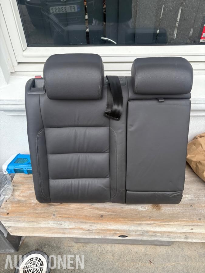 2003 Skinnseter VW Golf MK5