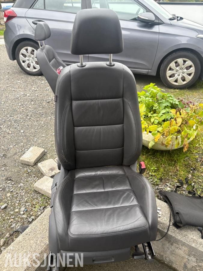 2003 Skinnseter VW Golf MK5