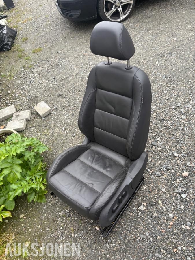 2003 Skinnseter VW Golf MK5