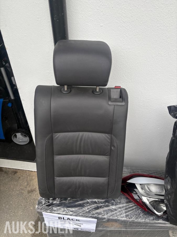 2003 Skinnseter VW Golf MK5
