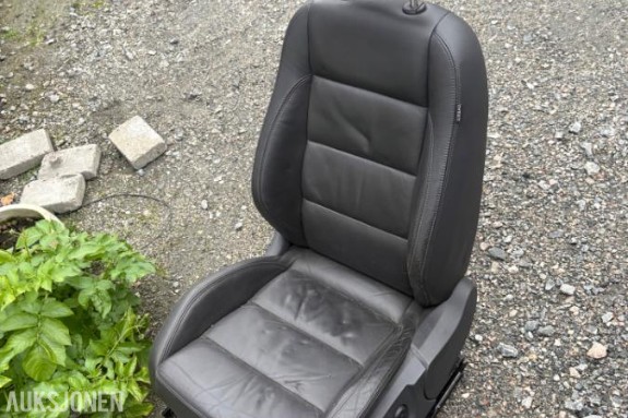 2003 Skinnseter VW Golf MK5