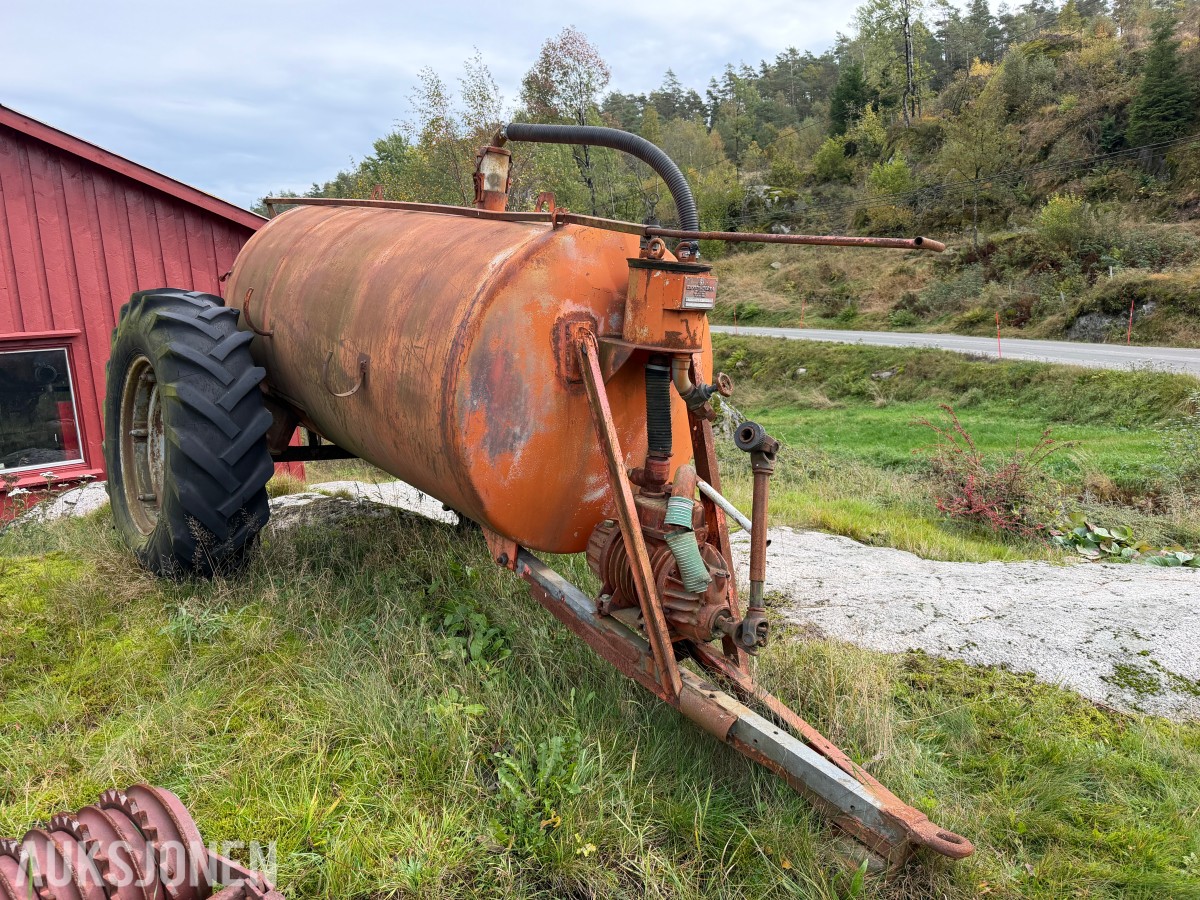 1979 Botnestal Gjødelvogn 2m3