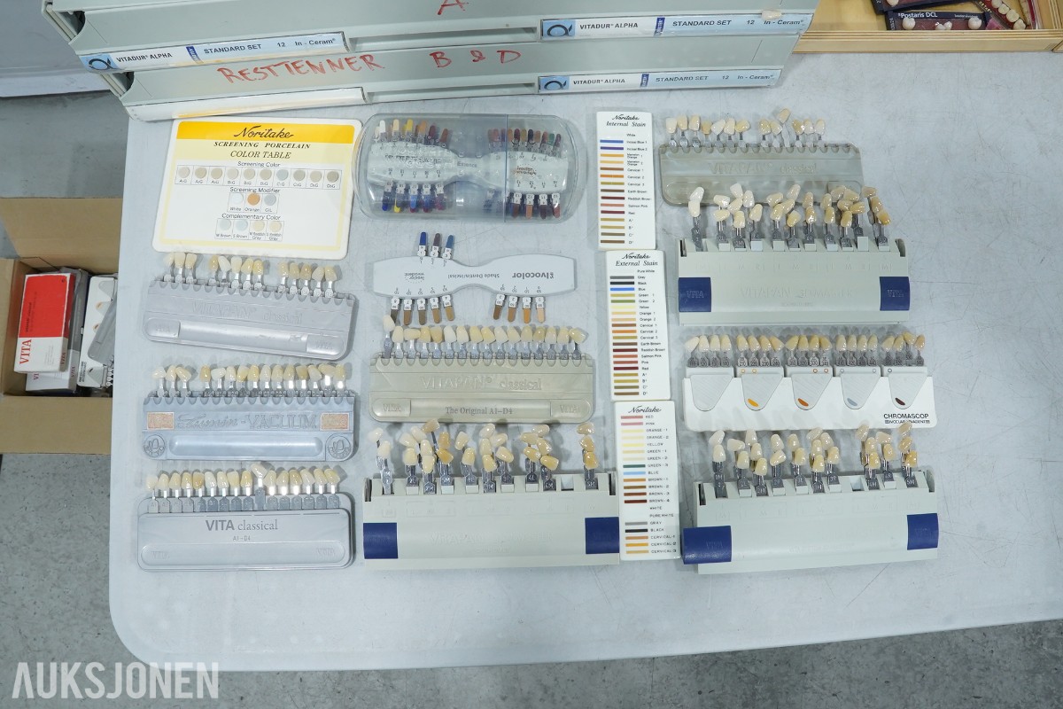 Stort parti kunstige tenner / tannsett – Ivoclar Vivadent m.fl.