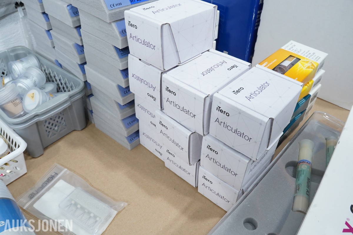 Tannlegeutstyr - Stort parti dentalteknisk forbruksmateriell og komponenter