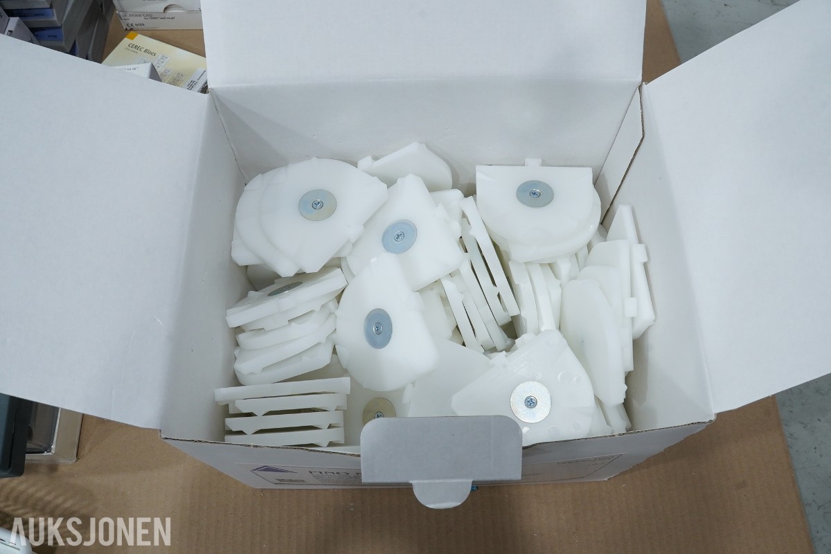 Tannlegeutstyr - Stort parti dentalteknisk forbruksmateriell og komponenter