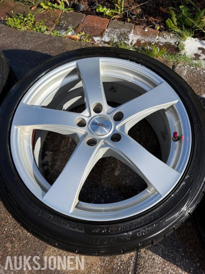 Dezent 5x114,3  ET40 felgpakke  225/40/18 dekk *Ingen minstepris*