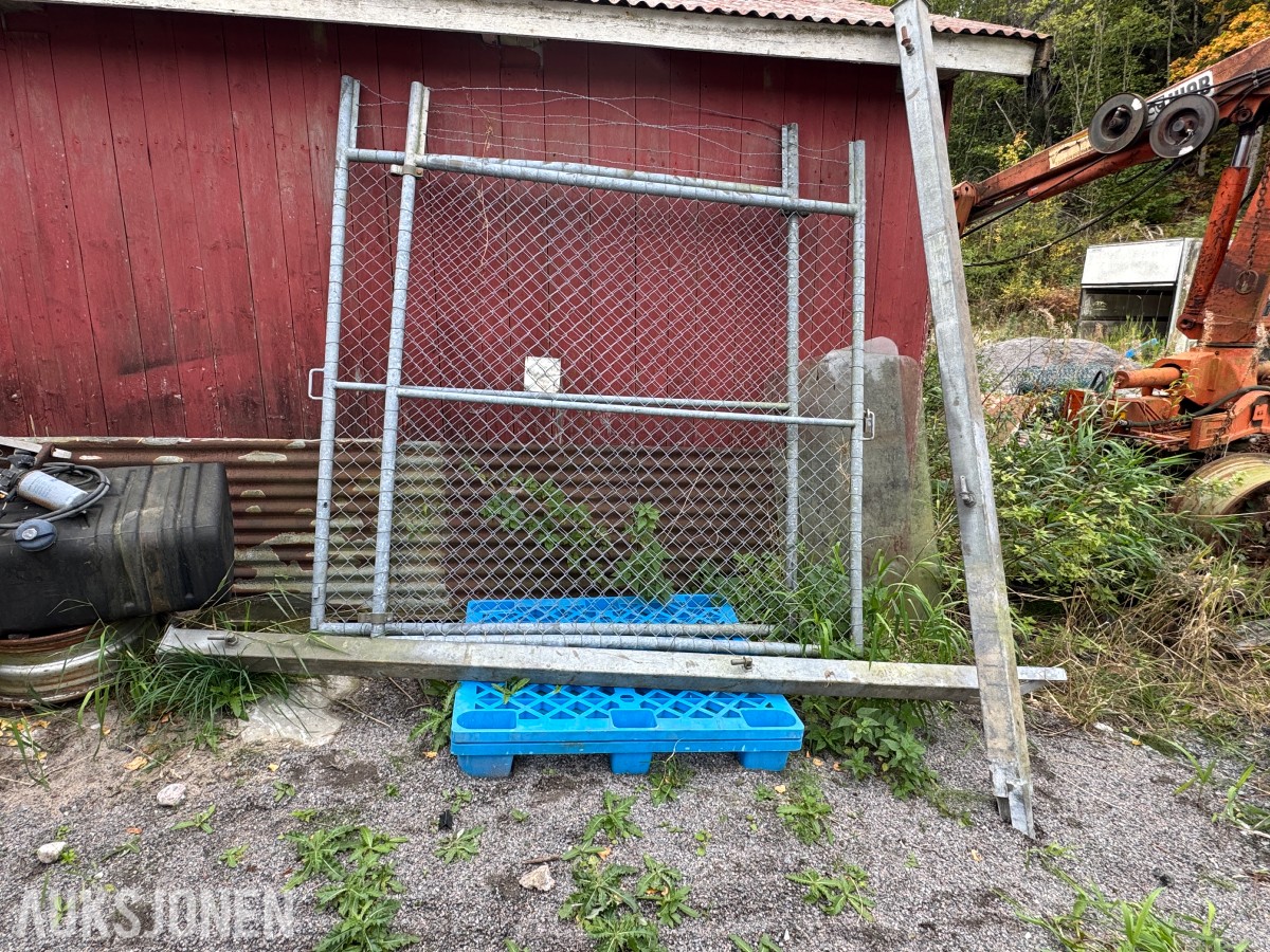 Port 4 meter 2 meter høy, stolper og feste