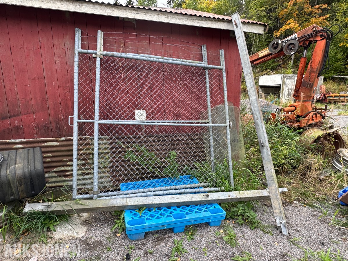 Port 4 meter 2 meter høy, stolper og feste