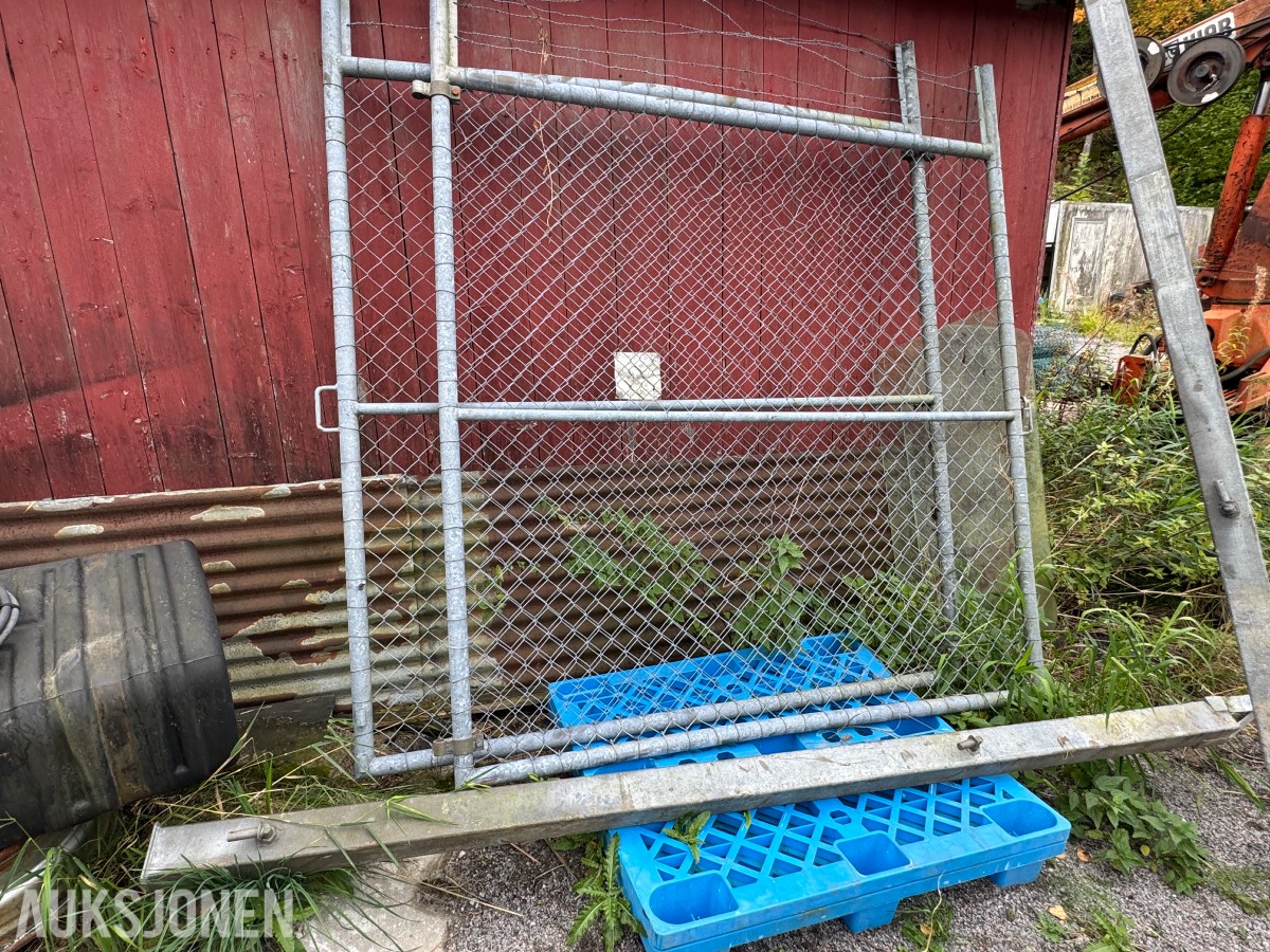 Port 4 meter 2 meter høy, stolper og feste