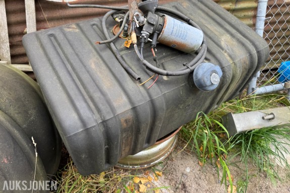 Iveco Iveco dieseltank i plast med filterholder