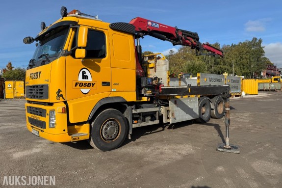 2003 Volvo FH12 6x2 kranbil med plan, HMF 2620 kran og JOAB Cameleont utskiftbart påbyggssystem.