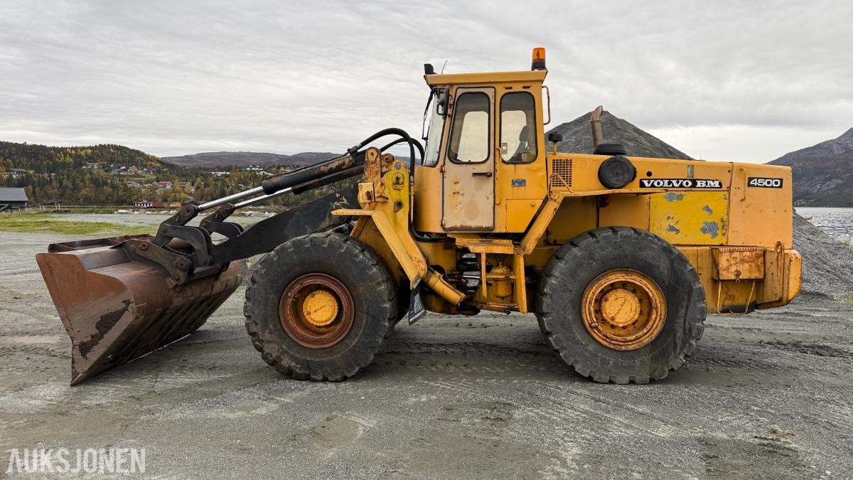 1984 Volvo BM LM 4500 Hjullaster 21 320t m/ skuffe