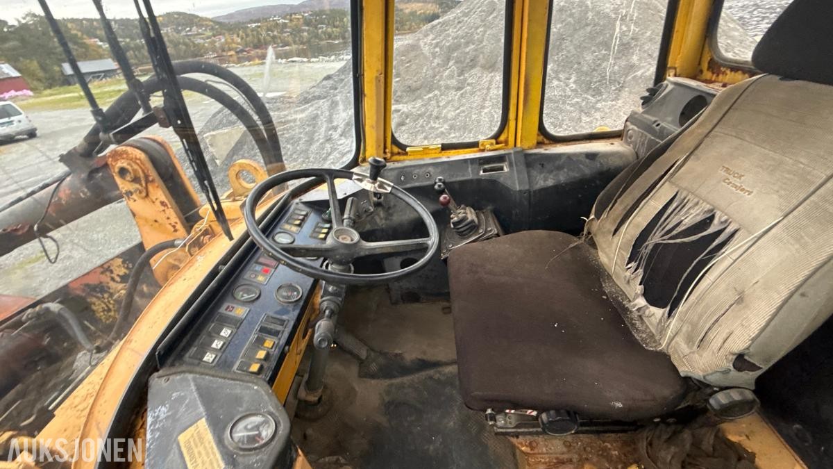 1984 Volvo BM LM 4500 Hjullaster 21 320t m/ skuffe