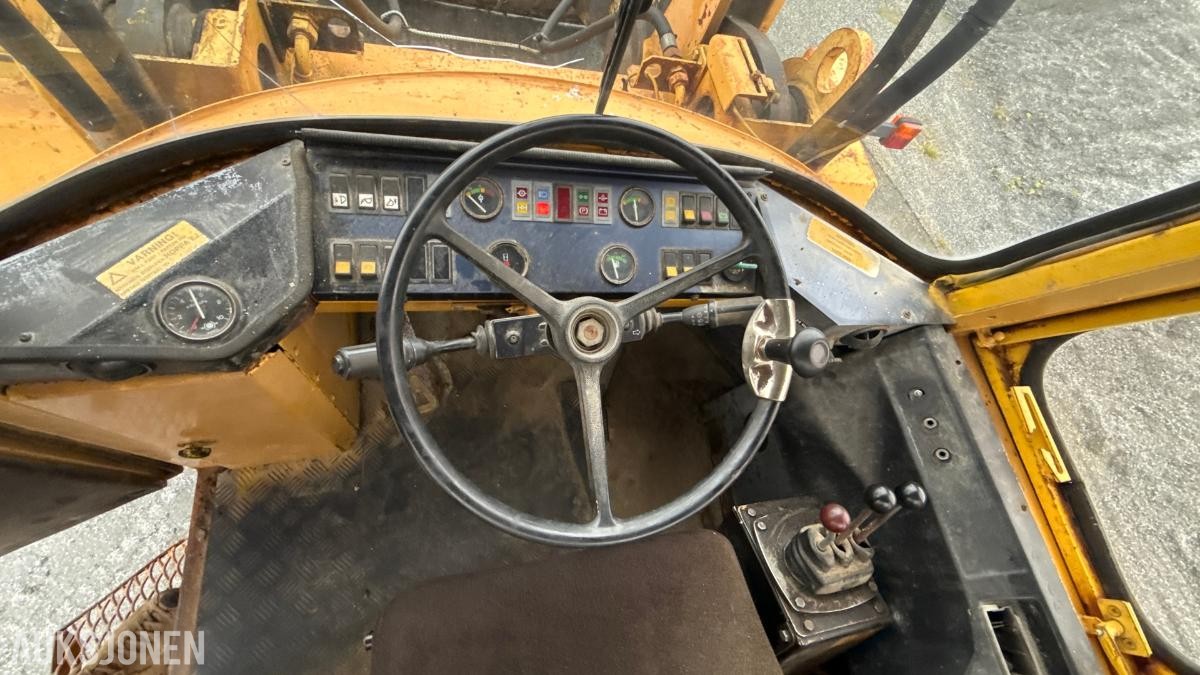 1984 Volvo BM LM 4500 Hjullaster 21 320t m/ skuffe
