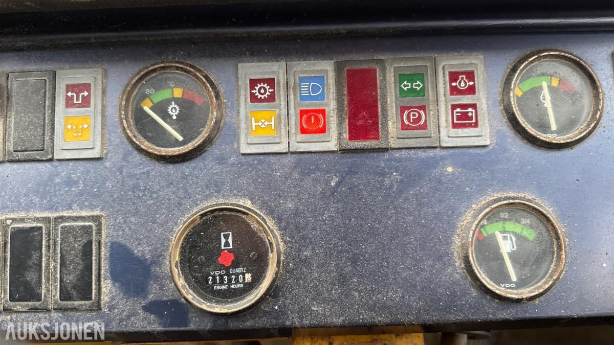 1984 Volvo BM LM 4500 Hjullaster 21 320t m/ skuffe