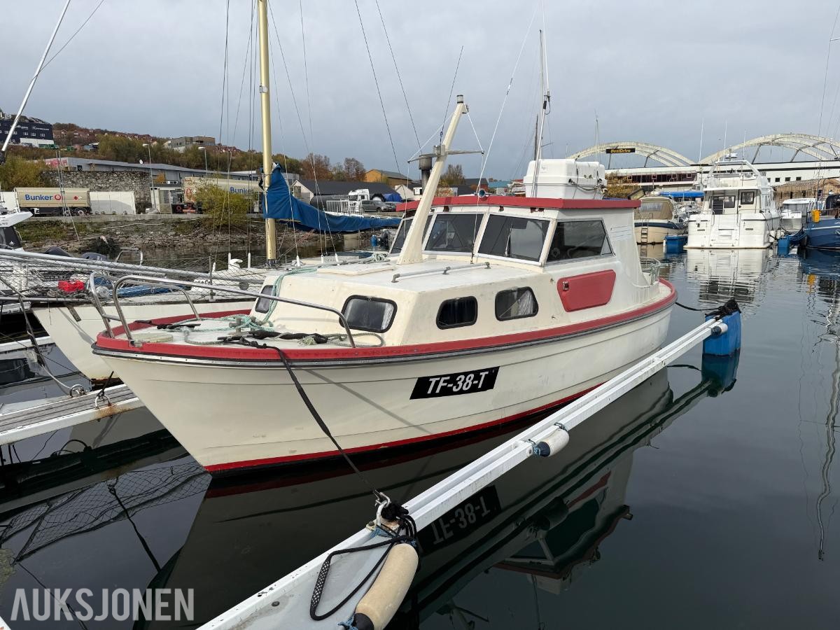 1986 26 Fots cabincruiser - VHF - Plotter/ekkolodd - Ny service